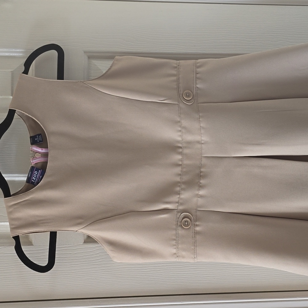 IZOD BRAND GIRLS KAKHI "APPROVED SCHOOL WEAR" JUMPER SIZE 16